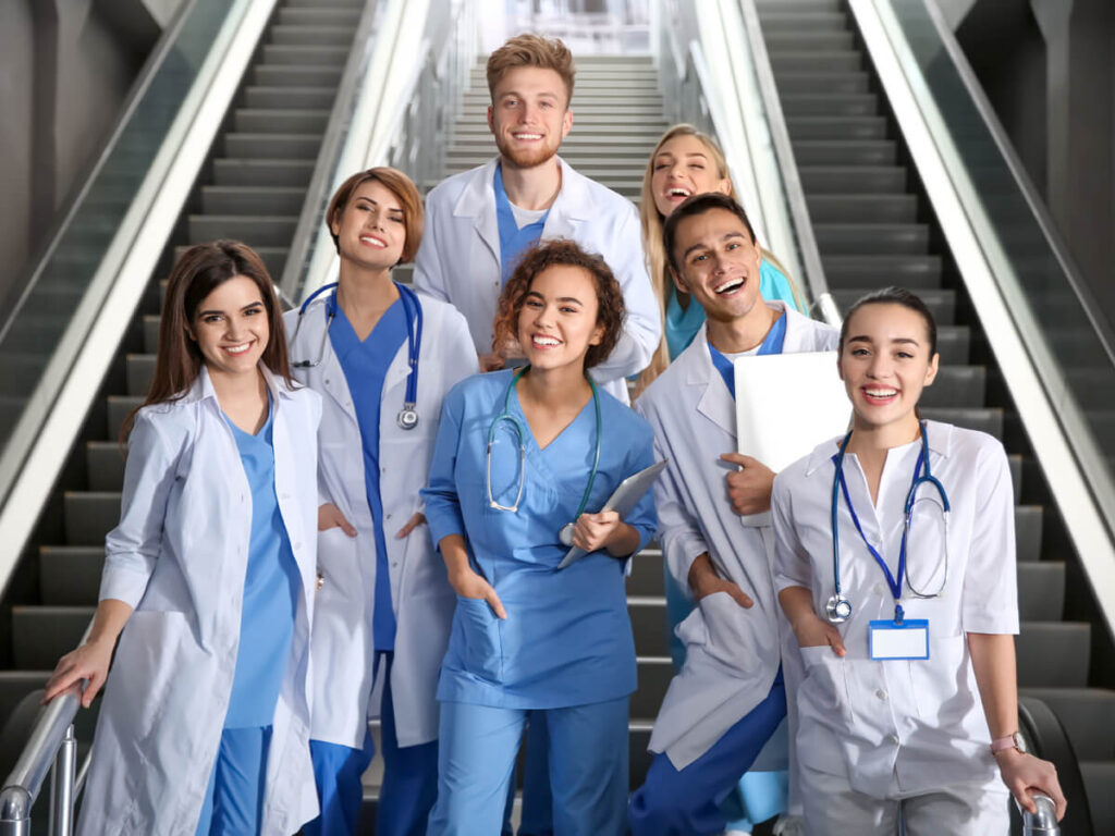 Study Medicine in USA with Scholarship